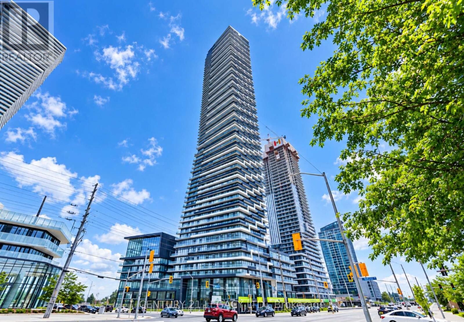 Property Photo:  448 Burnhamthorpe Road West 7505  ON L5B 0R4 