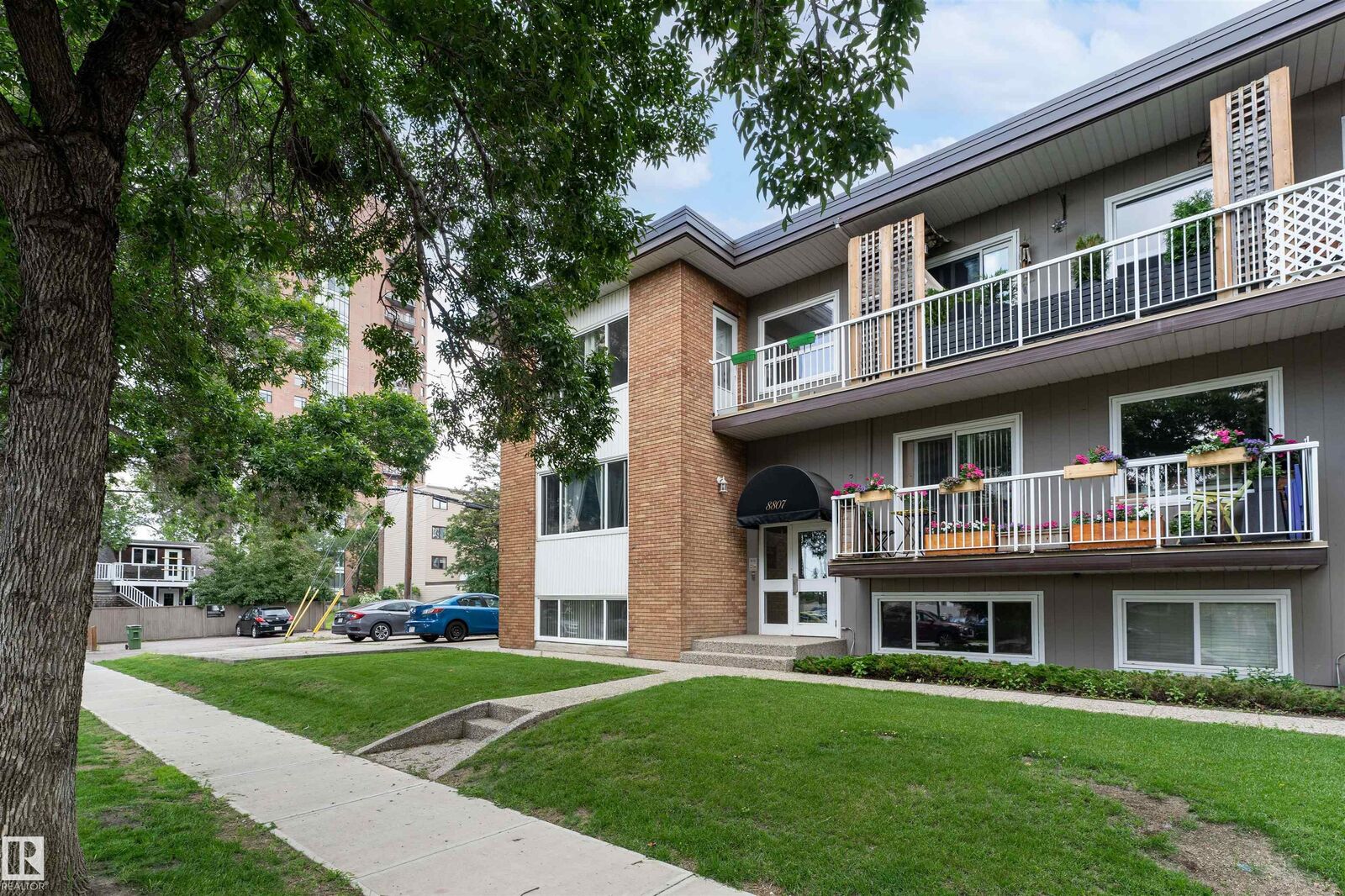 Property Photo:  8807 101 Street NW 5  AB T6E 3Z9 