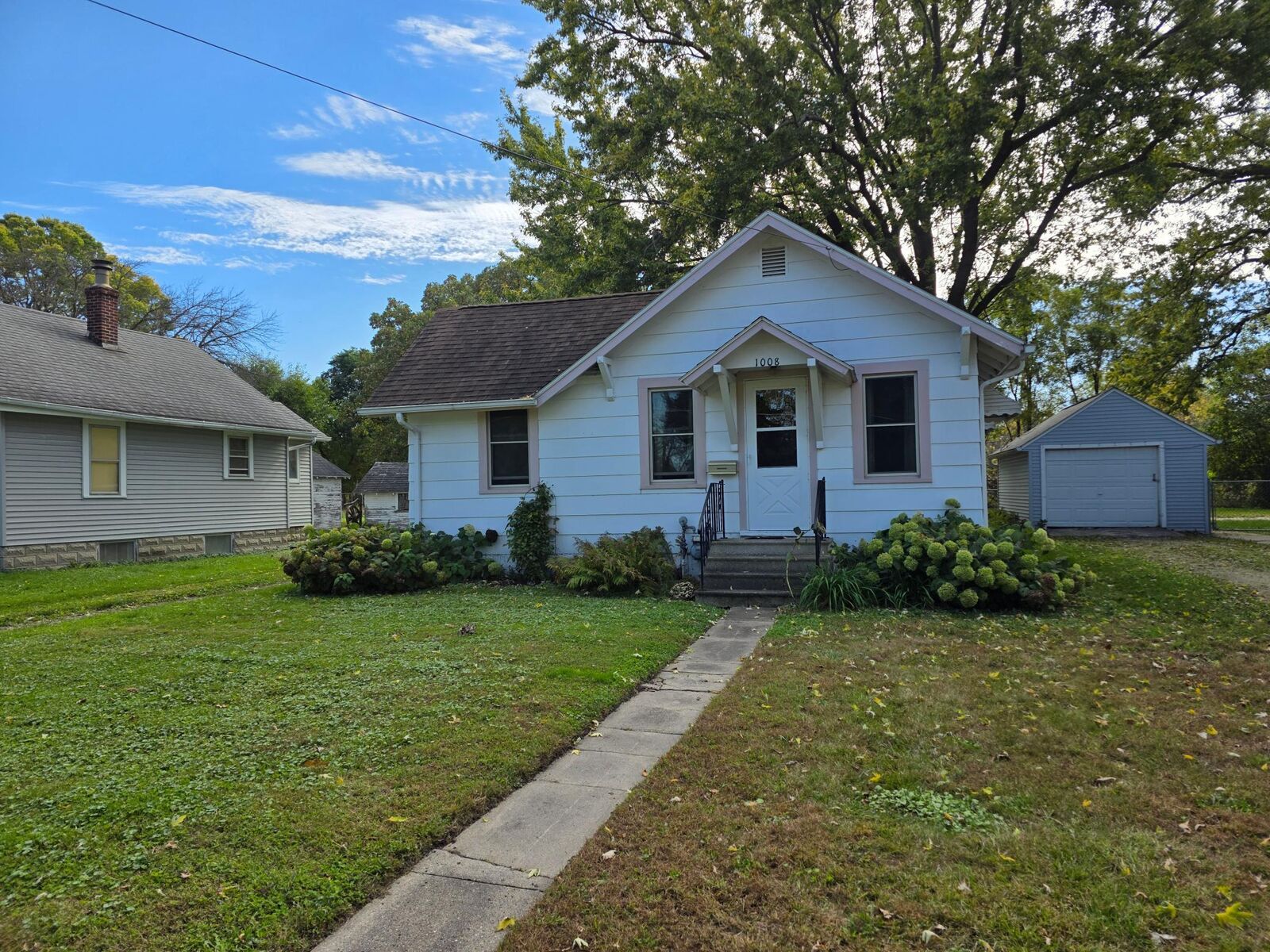 Property Photo:  1008 15th Avenue NE  MN 55912 