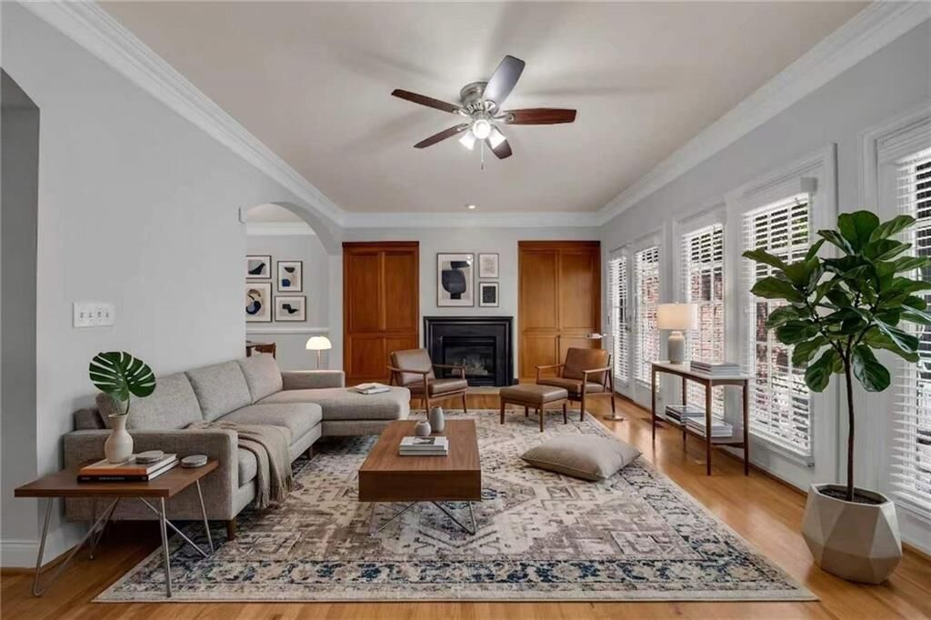 Property Photo: 1735 Peachtree Street GA 30309