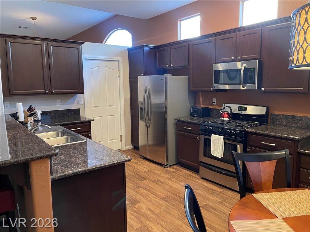 Property Photo:  