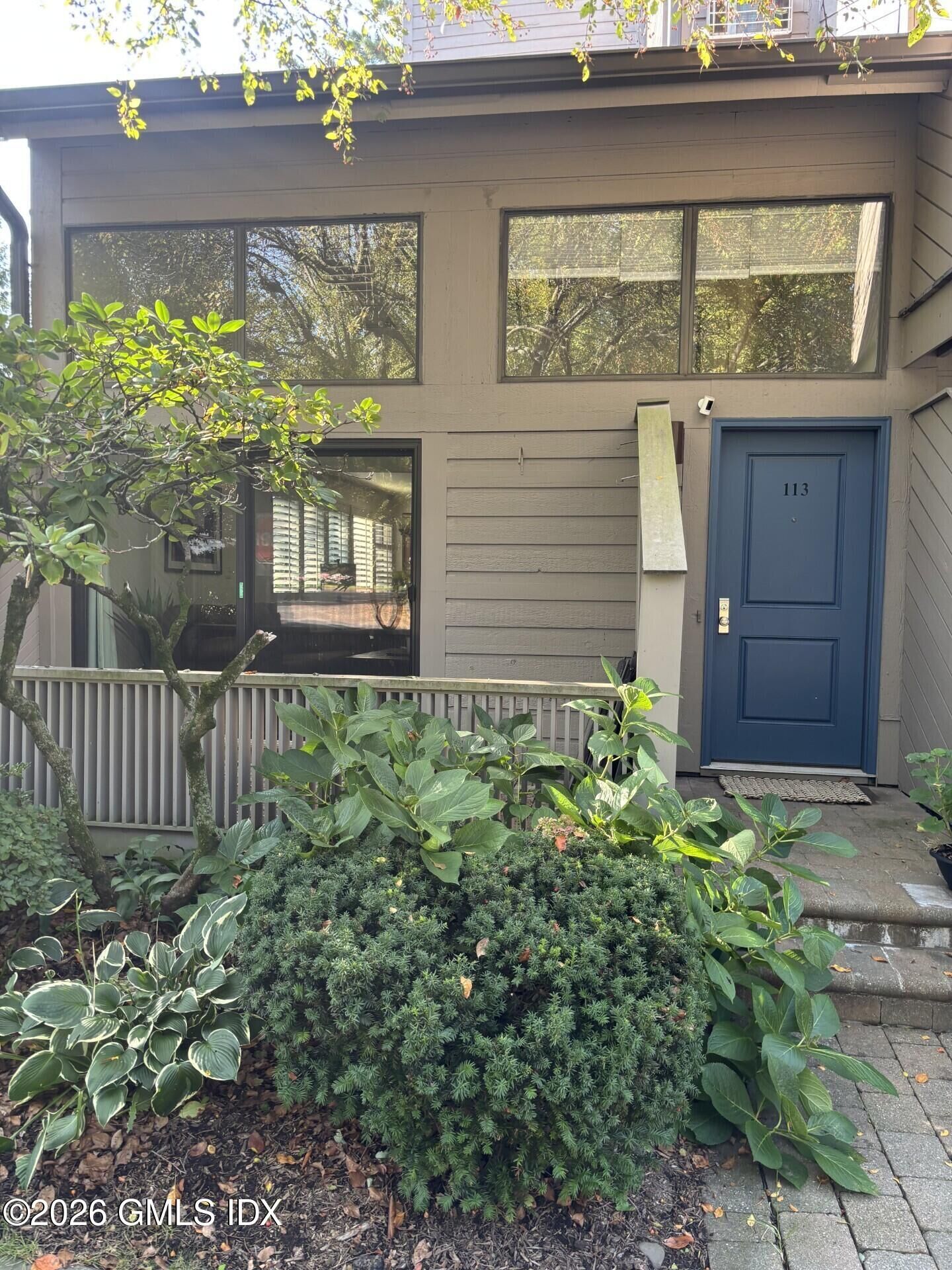 Property Photo:  1465 E Putnam Avenue Apt 113  CT 06870 