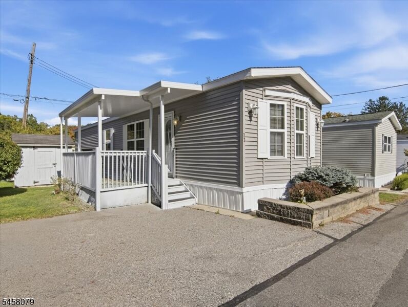 Property Photo:  13 Makepeace Dr 13  NJ 07438 