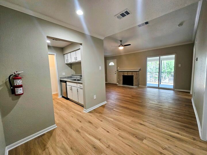 Property Photo:  736 Memorial Mews Street 4  TX 77079 