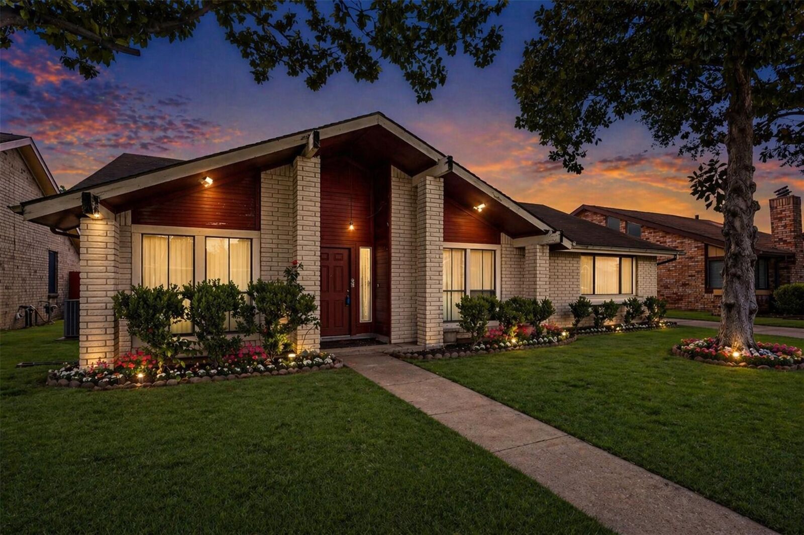 Property Photo: 8611 Humphreys Drive TX 77083