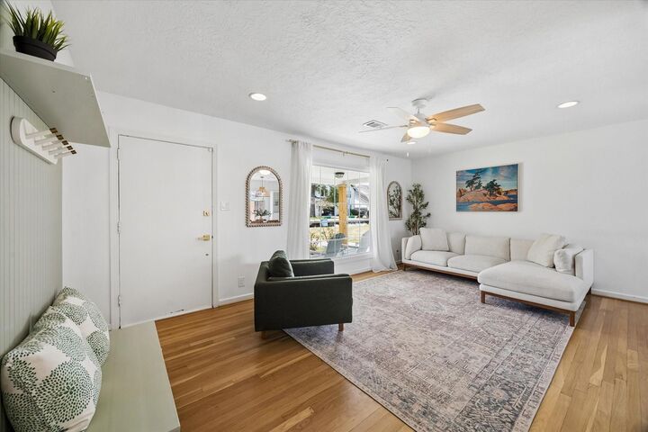 Property Photo:  1232 Chantilly Lane  TX 77018 
