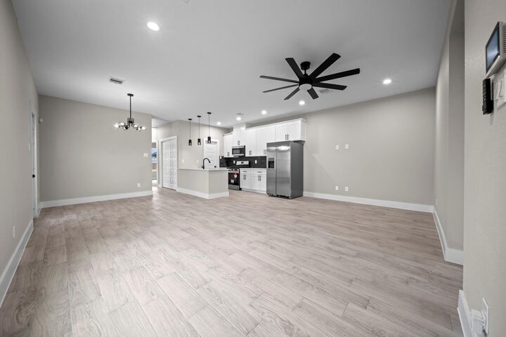 Property Photo:  929 Green Meadow Lane B  TX 77091 
