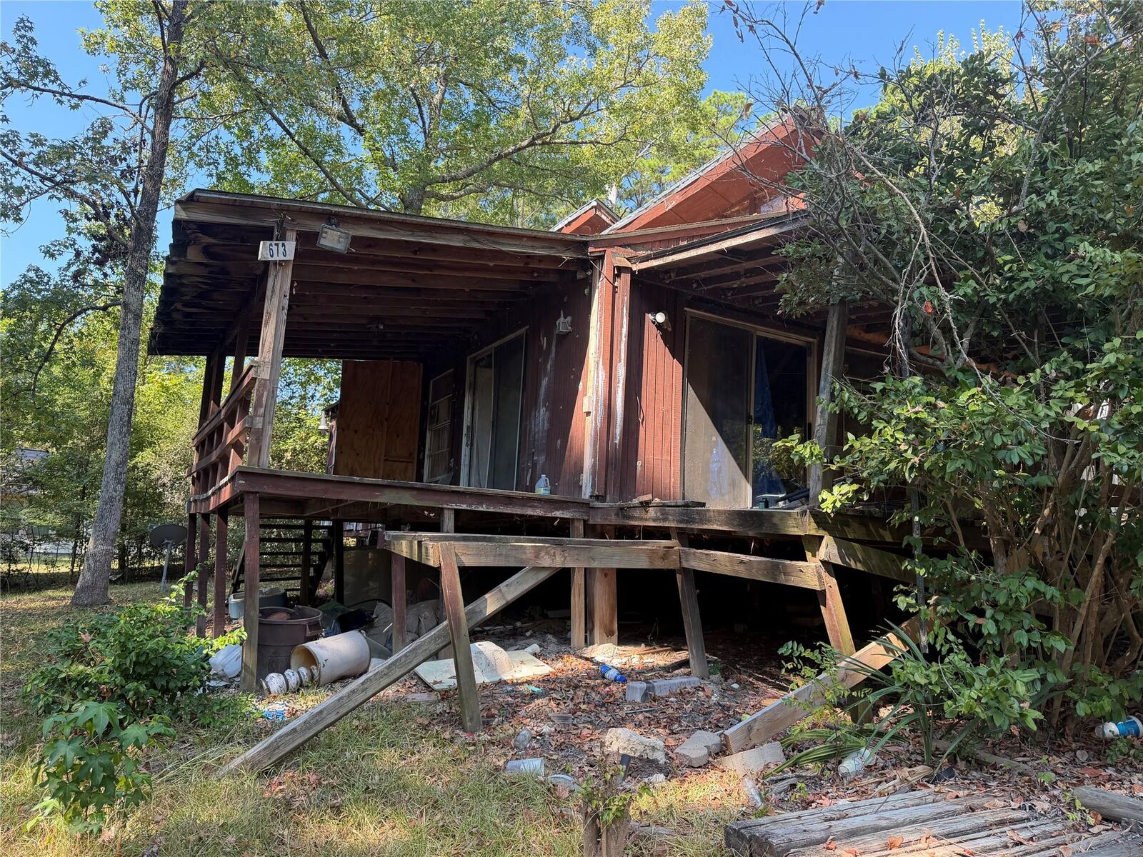 Property Photo: 673 Whisperwood Drive TX 77360