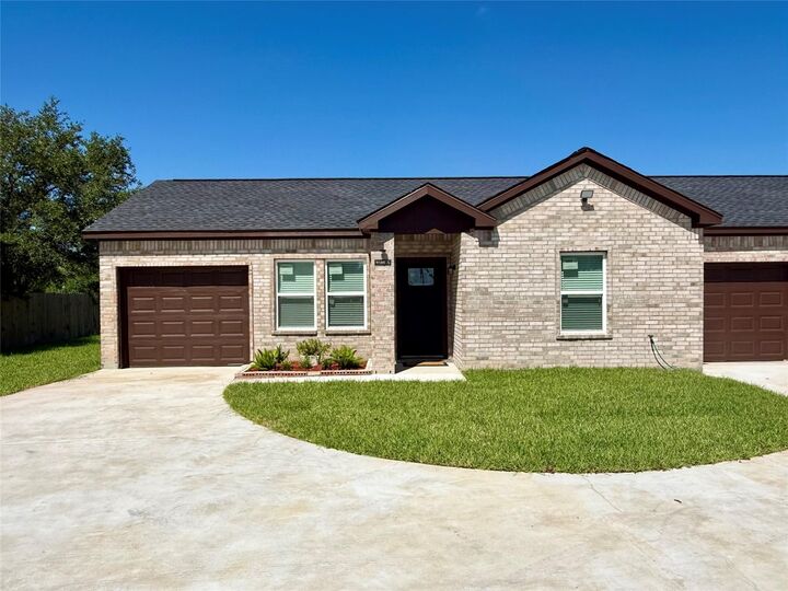 Property Photo: 9508 Quaker Court B TX 77583