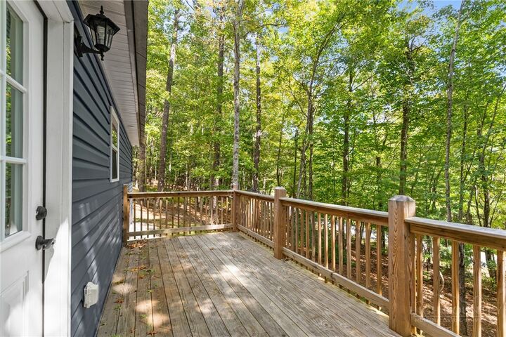 Property Photo: 44 Araniska Road NC 28627