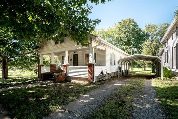 Property Photo:  502 Sycamore Street  KS 66088 