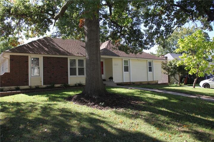 Property Photo: 1101 SW 21st Street MO 64015