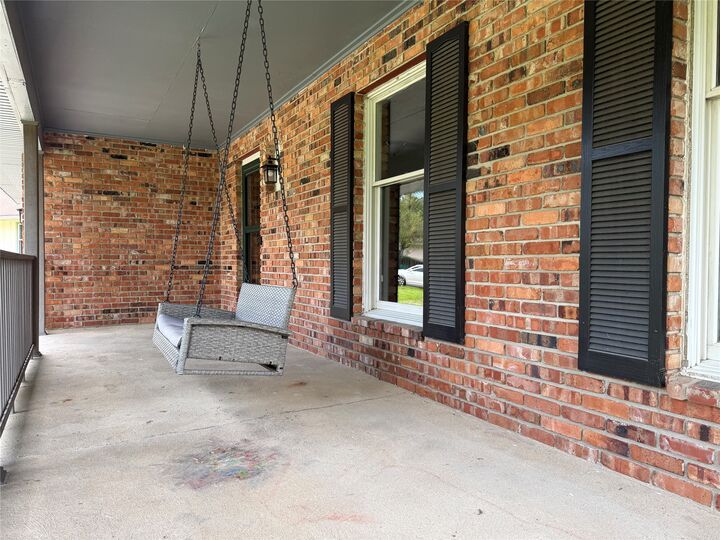 Property Photo: 1221 NW 3rd Street IA 50023