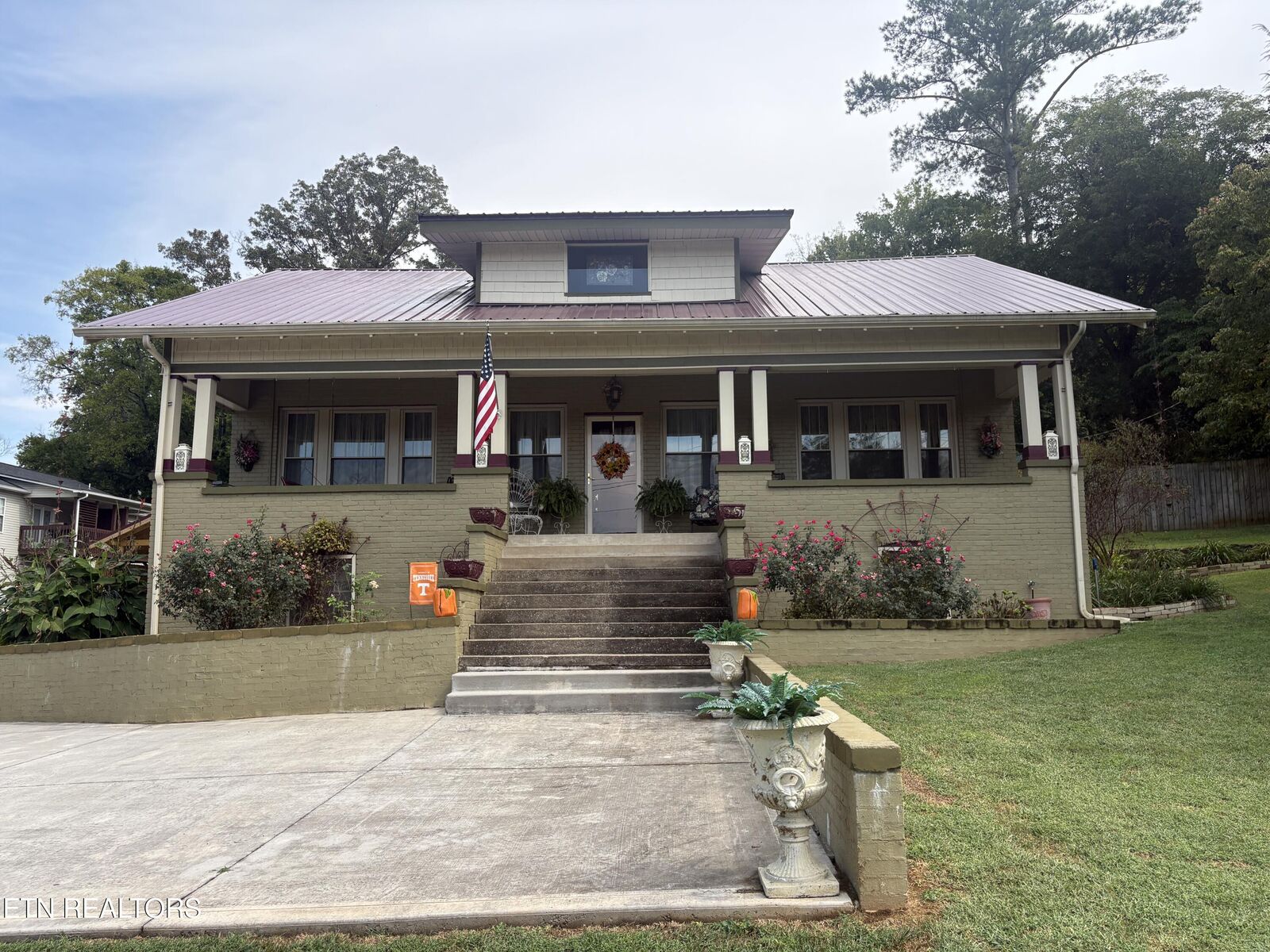 Property Photo: 719 N College St TN 37354