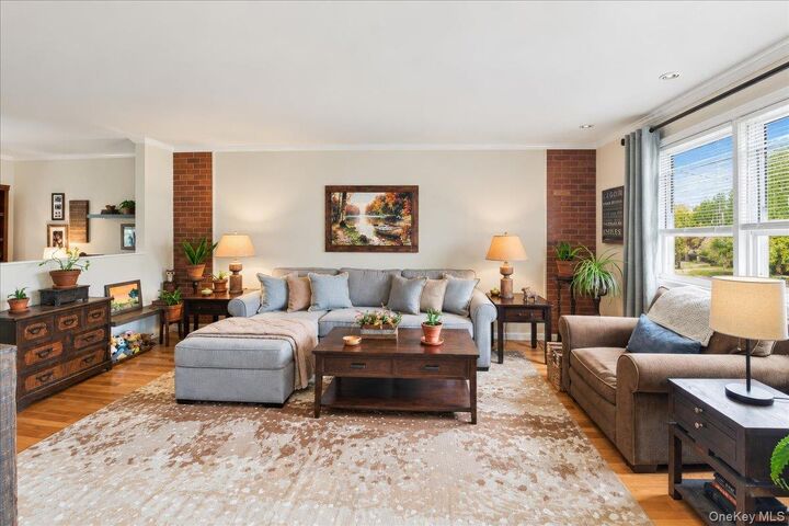 Property Photo: 2653 Harding Avenue NY 10465