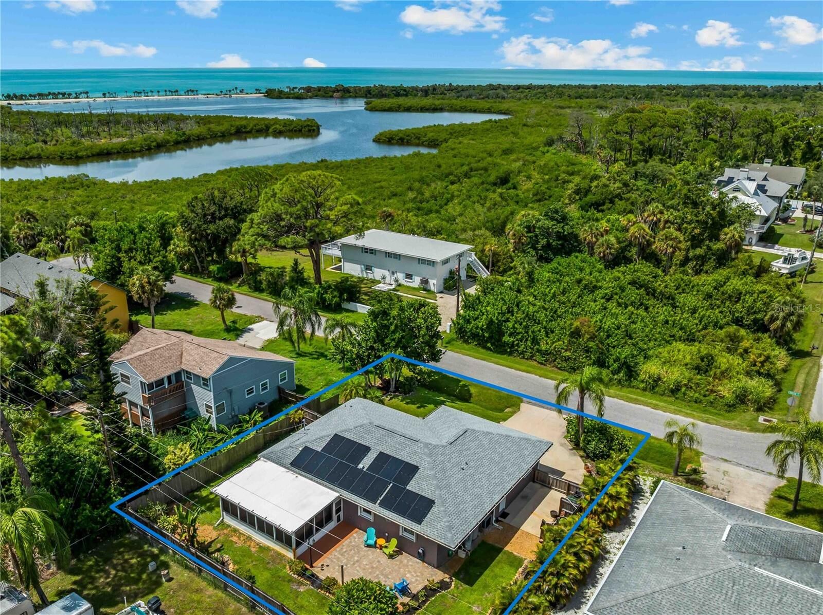 Property Photo: 1477 Hudson Road FL 34293