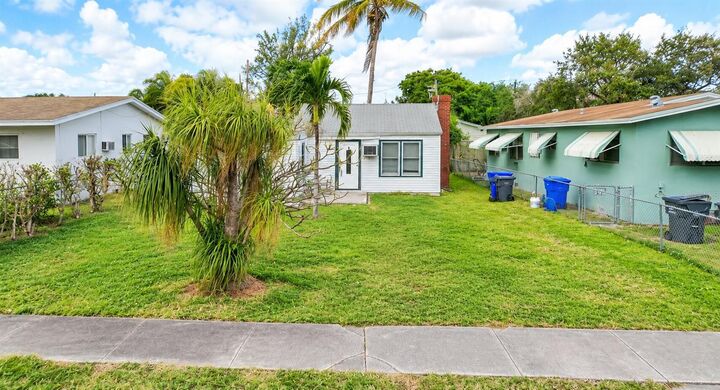 Property Photo:  2607 Adams Street  FL 33020 