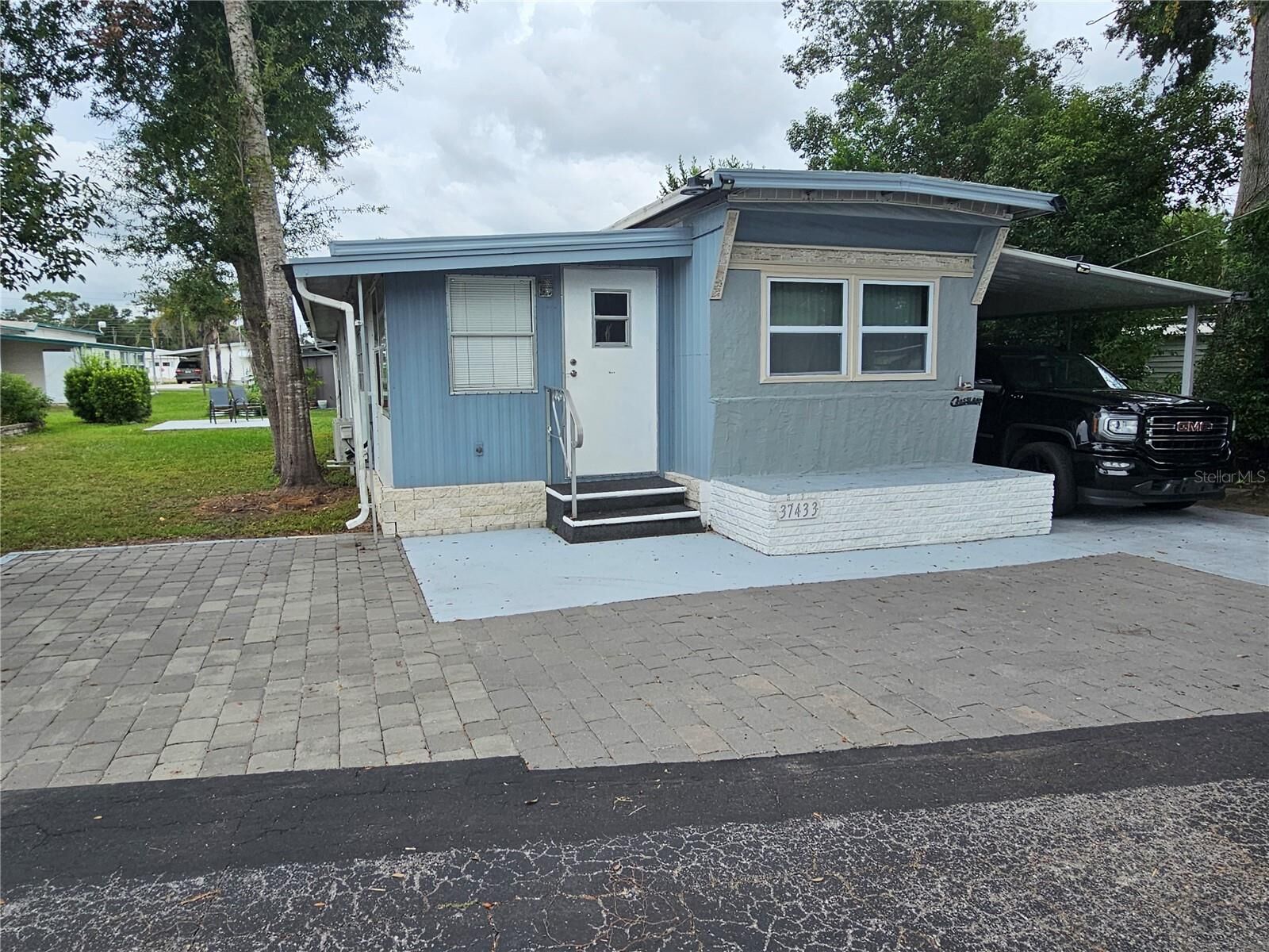 Property Photo:  37433 Hammond Drive  FL 33541 