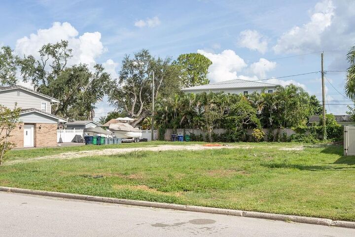 Property Photo:  621 Hudson Avenue  FL 33606 