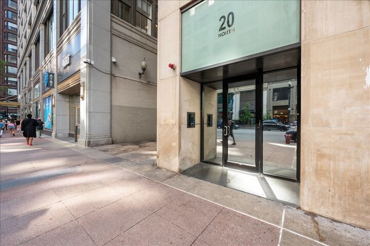 Property Photo:  20 N State Street 409  IL 60602 