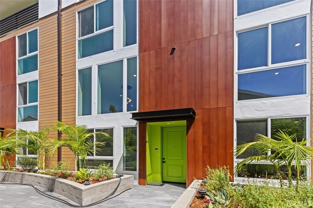 Property Photo:  176 N Catalina Avenue 103  CA 91106 