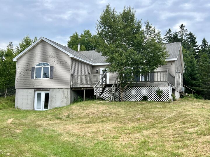 Property Photo:  212 Stanley Point Road  ME 04685 