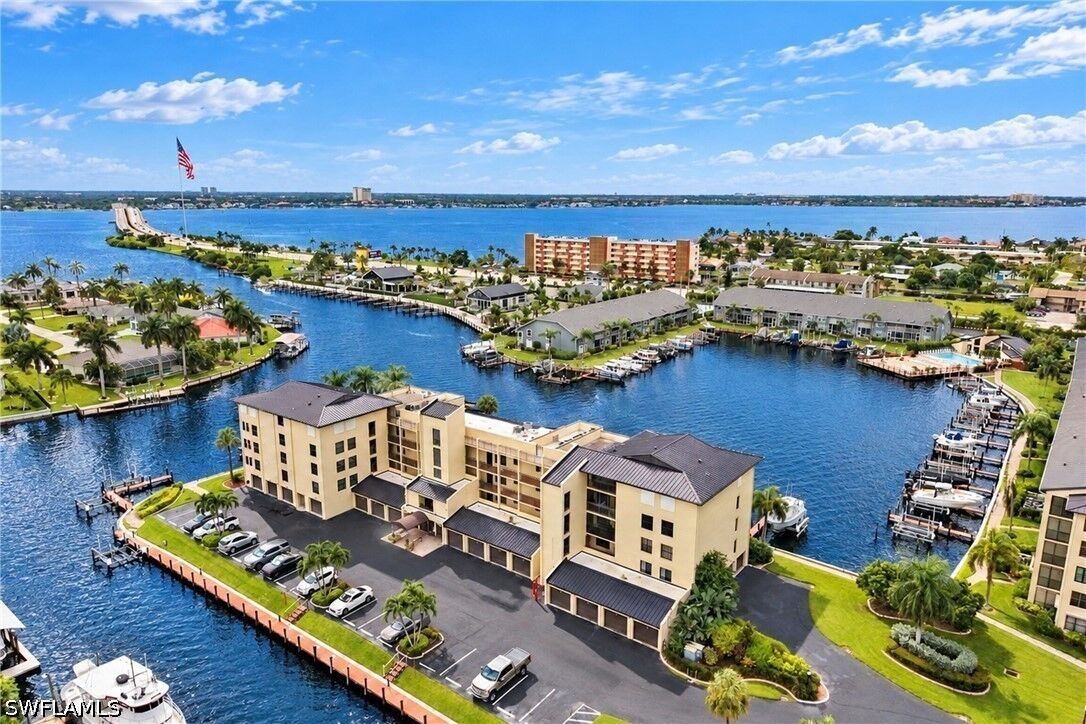 Property Photo: 4647 SE 17th Place 202 FL 33904