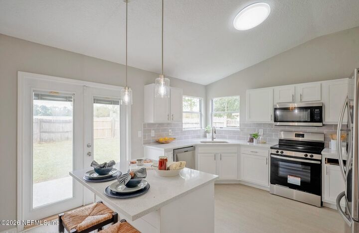 Property Photo: 7838 Moss Pointe Trail W FL 32244