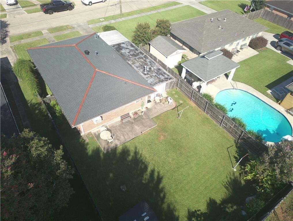 Property Photo: 933 Brockenbraugh Court LA 70005