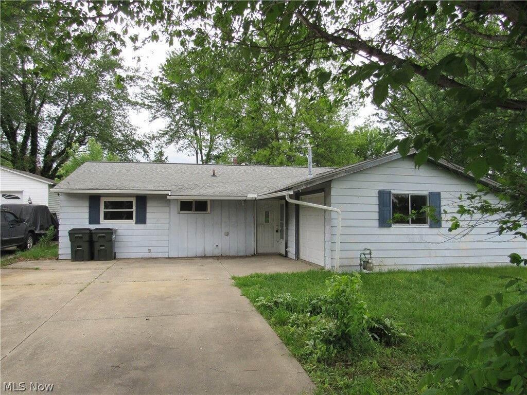 Property Photo:  2653 Fairfax Street  OH 44241 