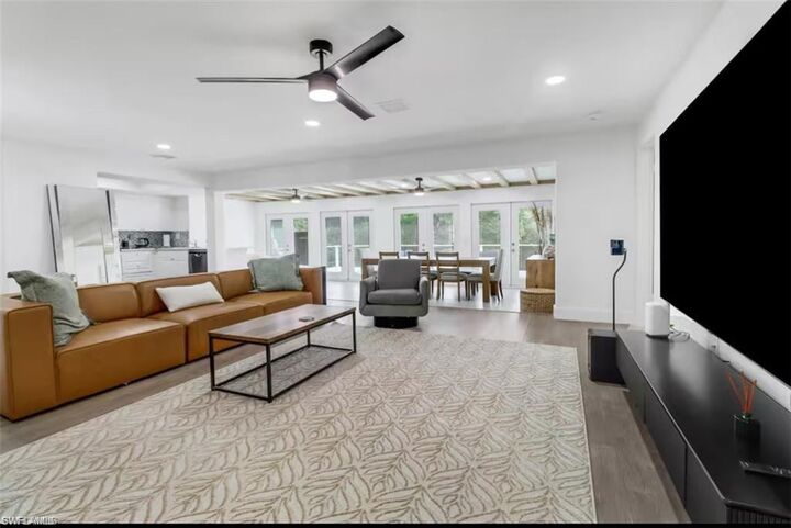 Property Photo:  514 14th St N  FL 34102 