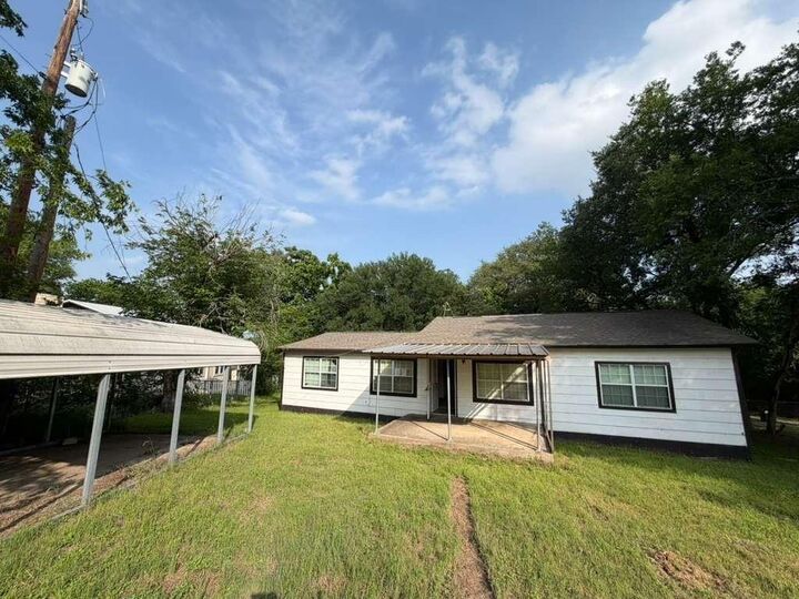 Property Photo: 325 County Road 1768 TX 76634