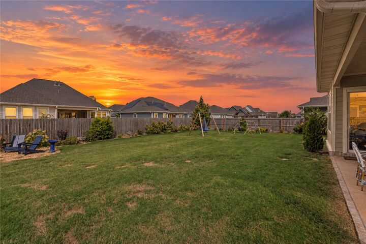 Property Photo:  2812 S 20th Street  AR 72758 