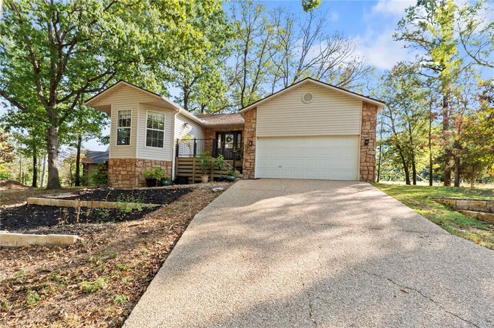 Property Photo:  2 Edenhall Lane  AR 72714 