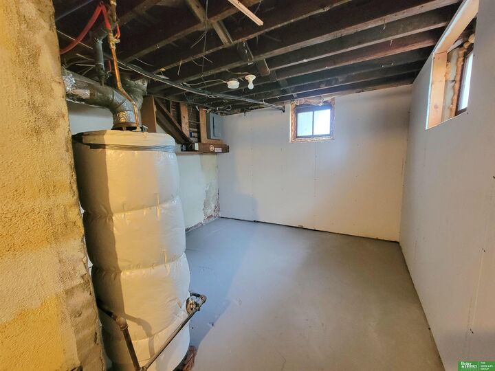 Property Photo: 1121 N East Avenue NE 68467
