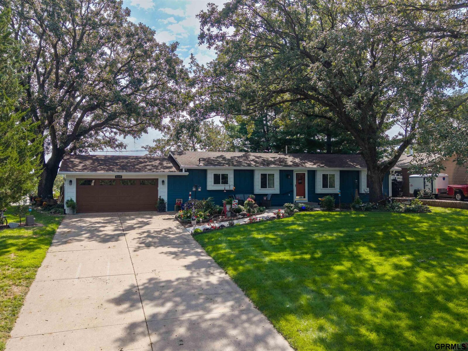 Property Photo: 9109 Bellvue Drive NE 68048-4505