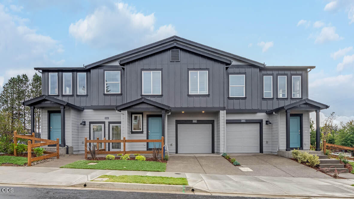 Property Photo:  61018 SE Buxton Loop  OR 97702 