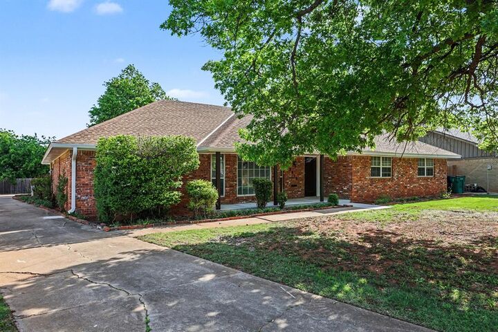 Property Photo: 2813 NW 117th Street OK 73120