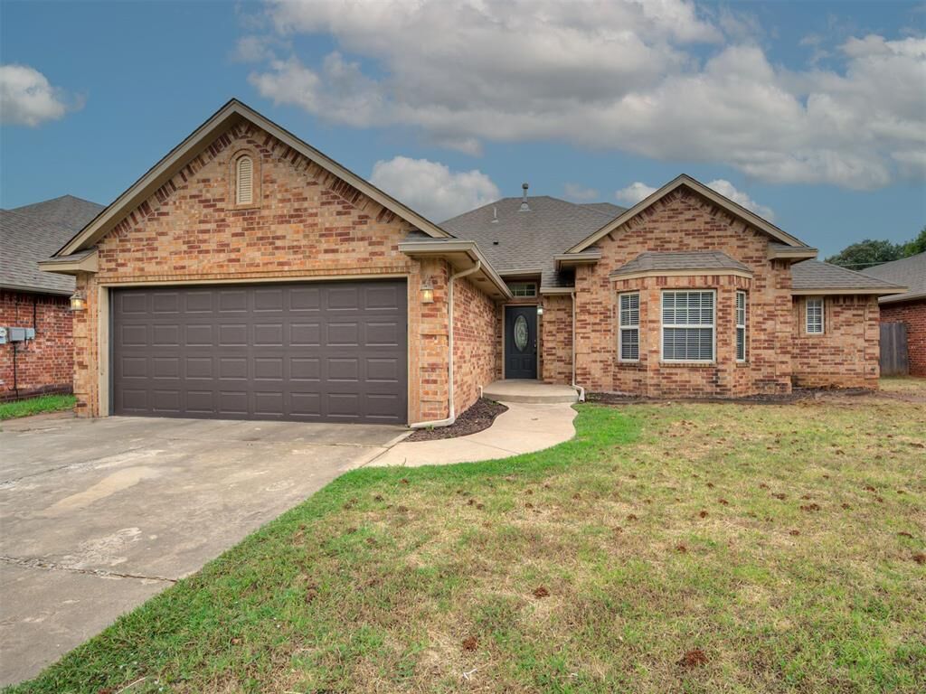 Property Photo:  2308 Naples Way  OK 73034 