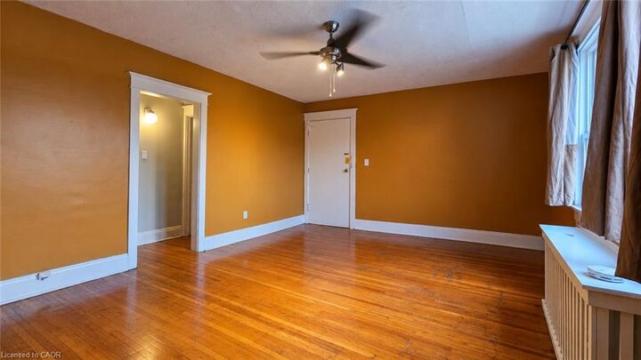 Property Photo:  229 Hess Street S 4  ON L8P 3P3 