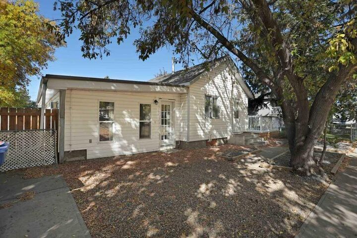 Property Photo:  222 Centre Street  AB T0J 0Z0 