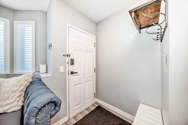Property Photo: 1014 14 Avenue SW 106 AB T2R 0P1