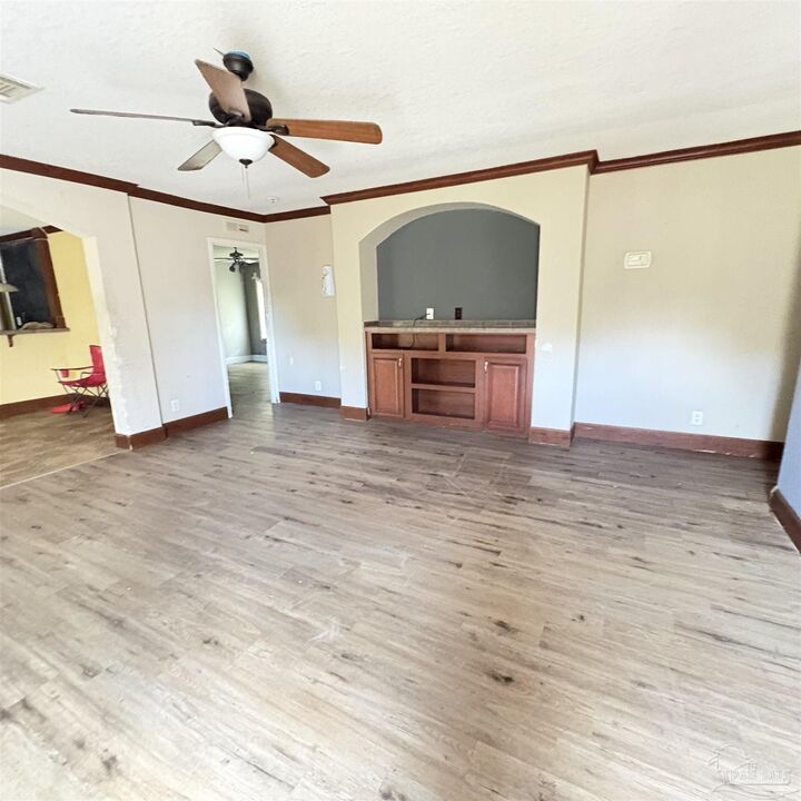 Property Photo: 6114 Louisville Ave FL 32526