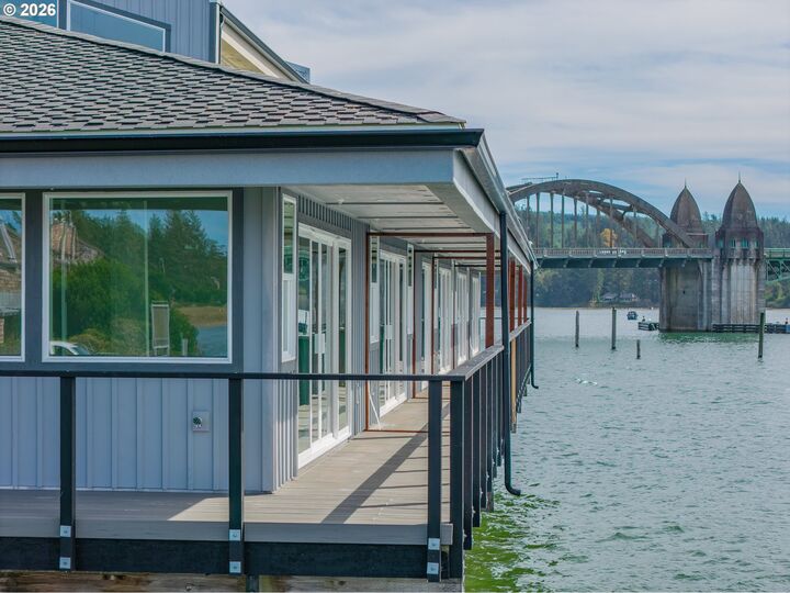 Property Photo: 1150 Bay St F OR 97439