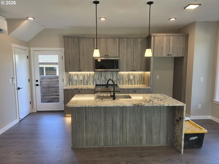 Property Photo: 4836 SE Monroe Ave C OR 97222