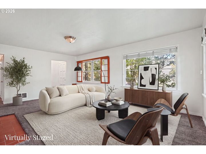 Property Photo: 890 E 22nd Ave OR 97405