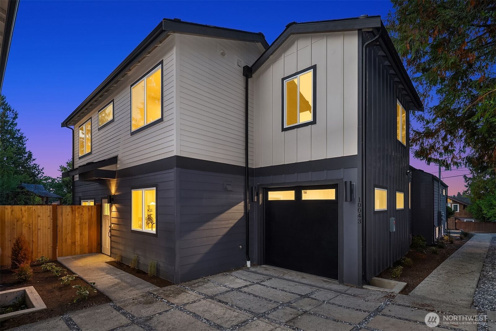 Property Photo: 10043 NE 38th Ave WA 98125