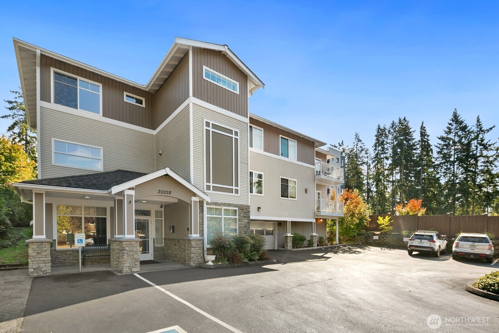 Property Photo:  20028  15th Avenue NE 109  WA 98155 