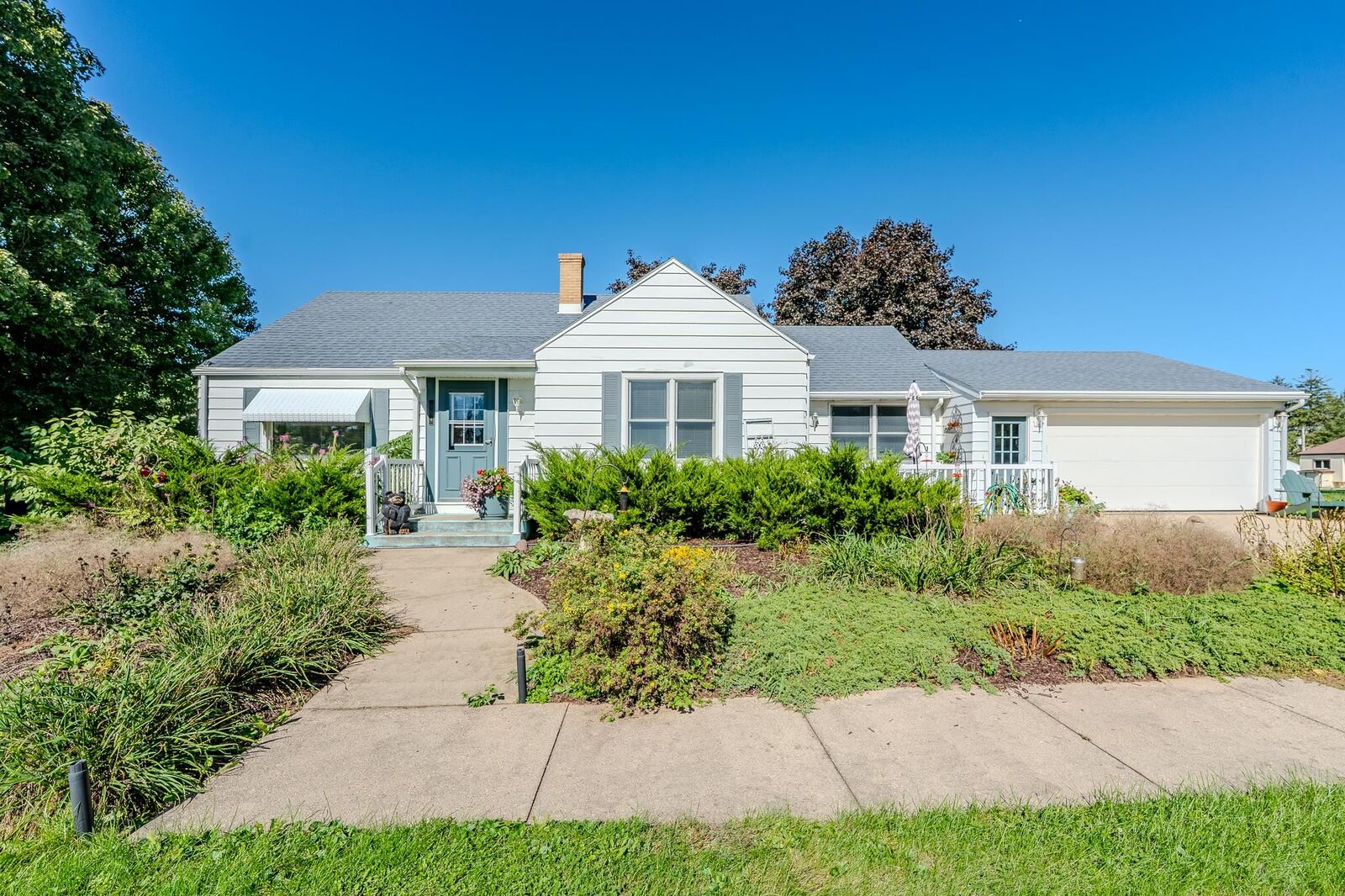 Property Photo:  984 Fairview Street  IL 61039 