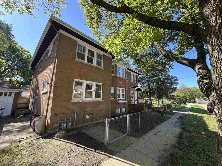 Property Photo: 1011 15th Avenue IL 61104